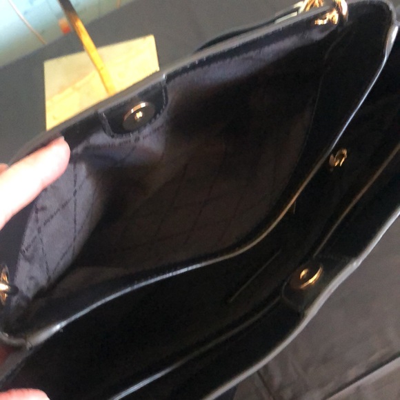 Trisha bag; Michael Kors new w/ tags large shoulder bag 3 compartments - Picture 7 of 12